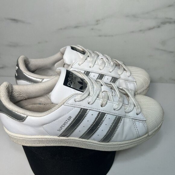 Adidas Superstar Womens Size 6 White & Silver Metallic - Picture 5 of 12
